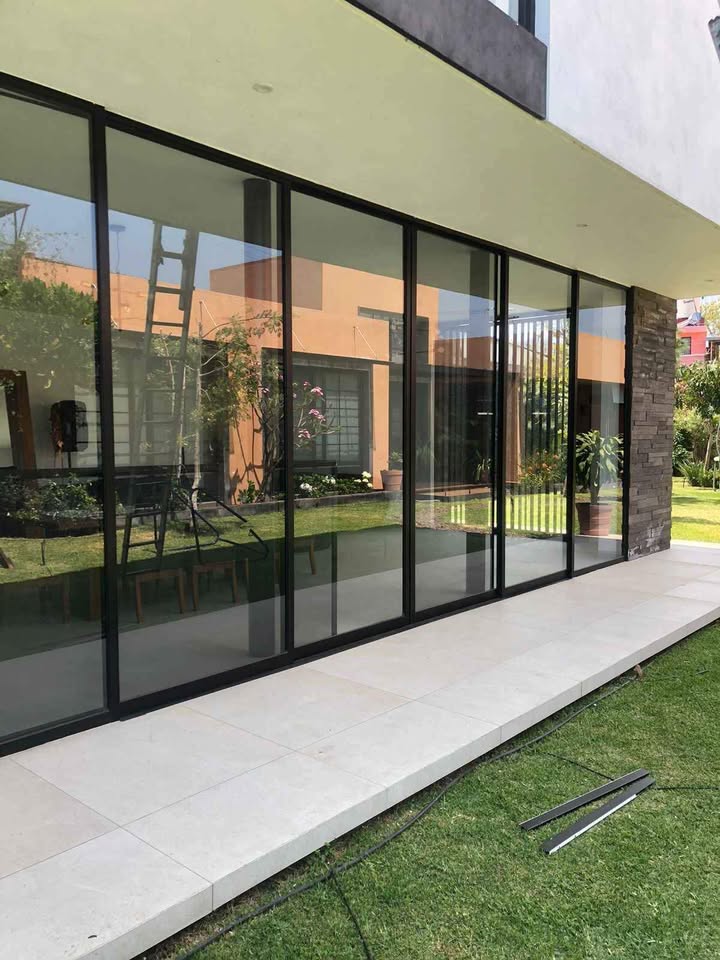 Instalación de fachadas de cristal en Toluca