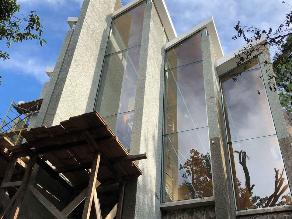 Instalación de fachadas de cristal templado en Toluca