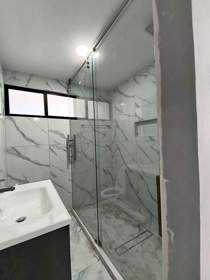 Canceles de baño de cristal templado en Toluca