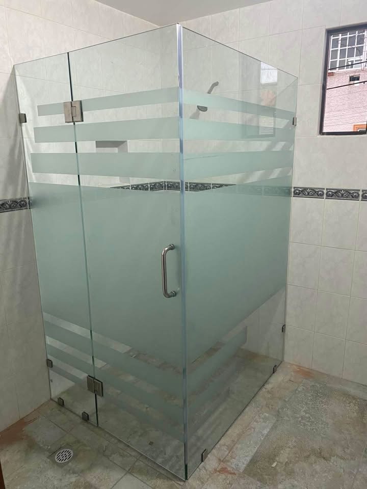 Instalación de canceles para baño en Toluca