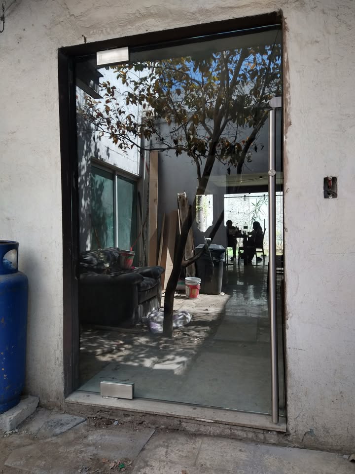 Fabricación de puertas de cristal templado en Toluca