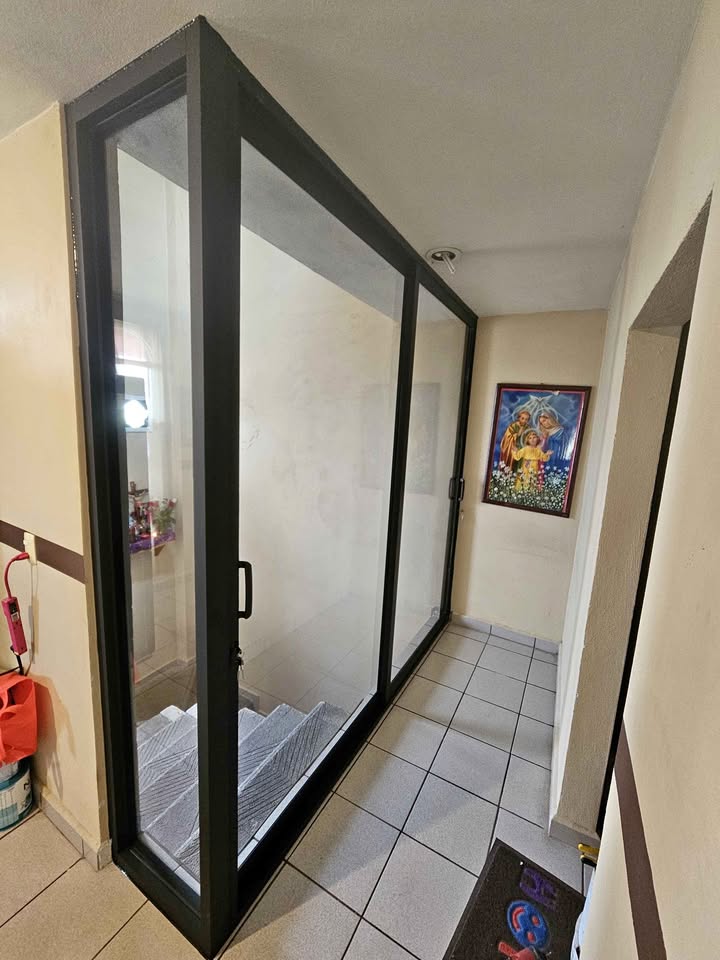 Puertas corredizas de vidrio templado en Toluca